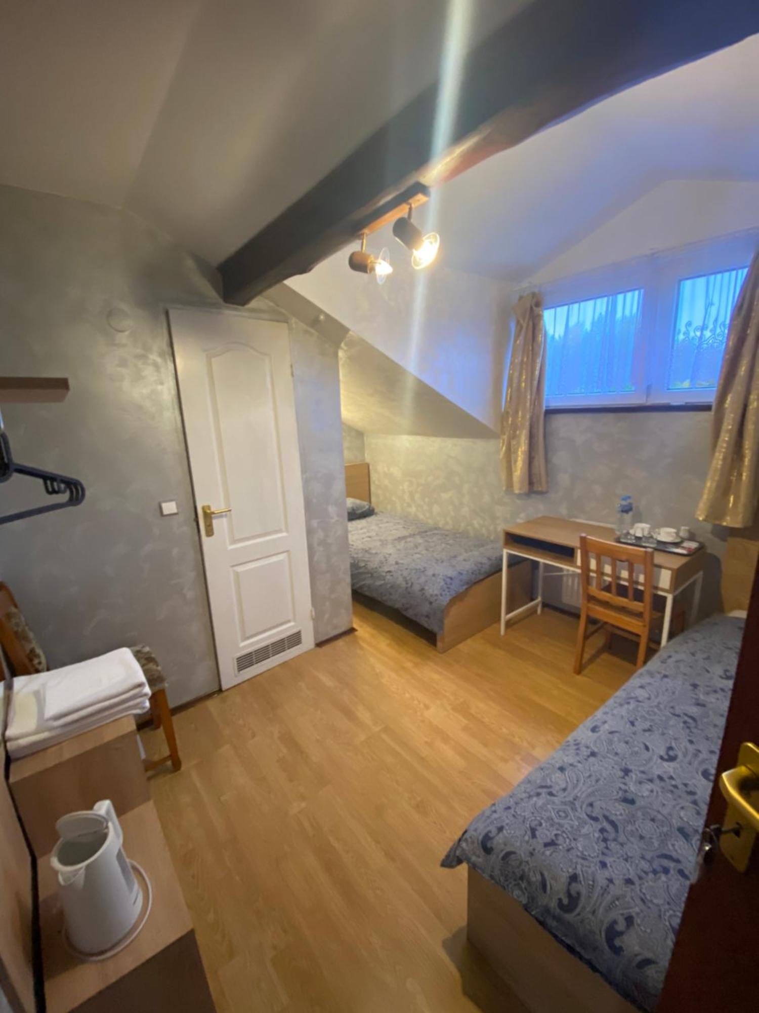 Hostel Homies Inn Celiny  Zewnętrze zdjęcie